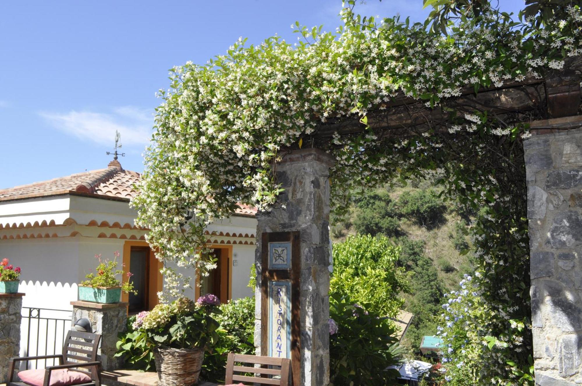 Borgo San Francesco Gioiosa Marea Exterior foto